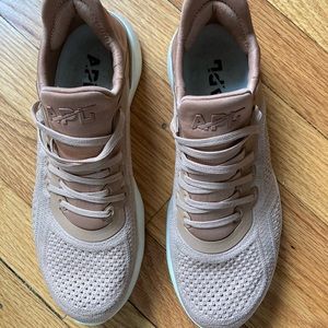 APL® TechLoom Pro running shoe